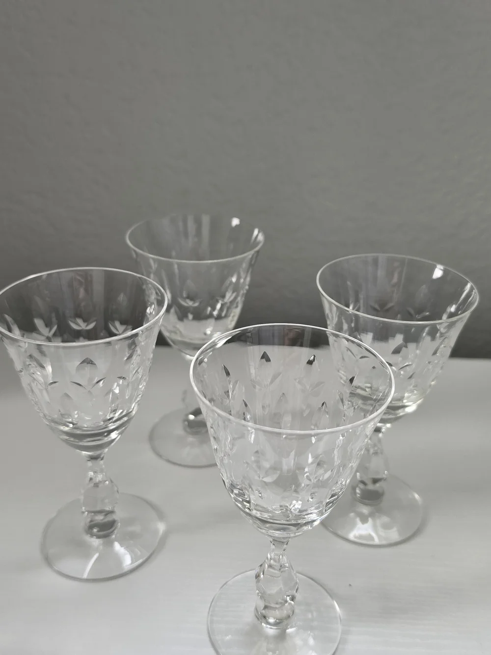 Elegant Faceted Stem Wine Glasses - Clear (Set of 4)